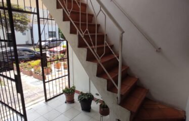 Aparta estudio, La Santa Mónica