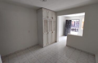 Aparta estudio, La Santa Mónica